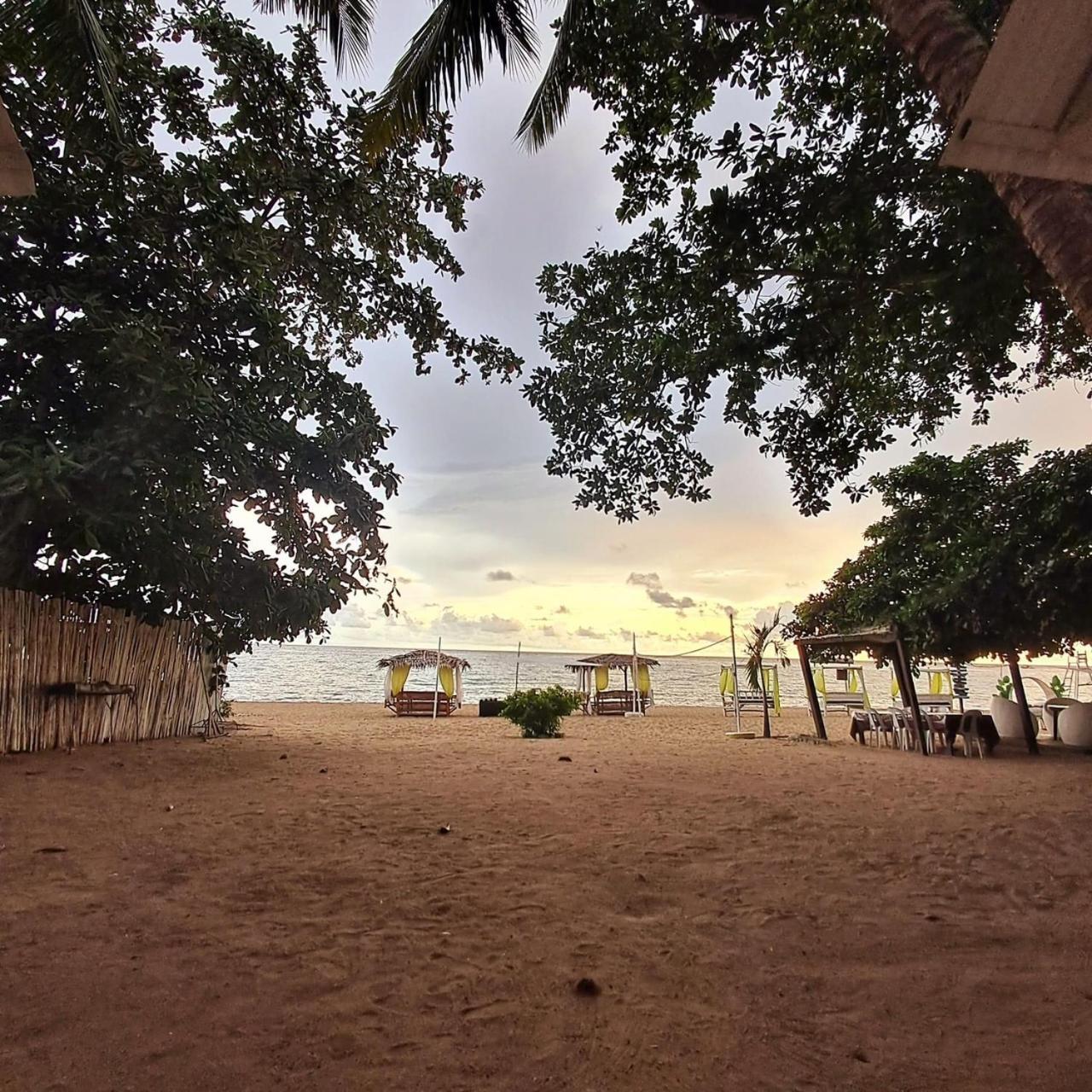 Brazaville Beach Resort Hinoba-an Bagian luar foto